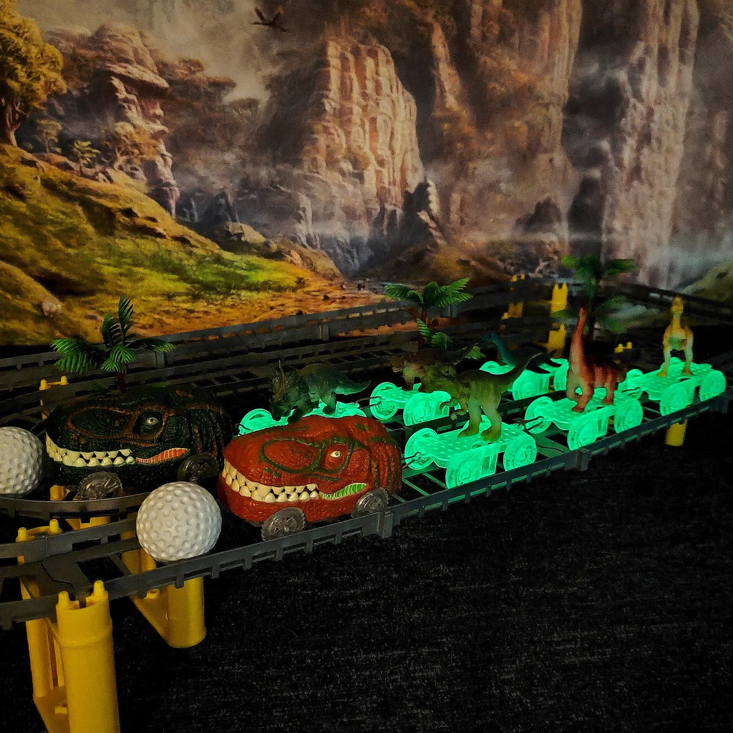 Adventure Dinosaur Train Track Set – LED Light-Up Race Cars for Kids
